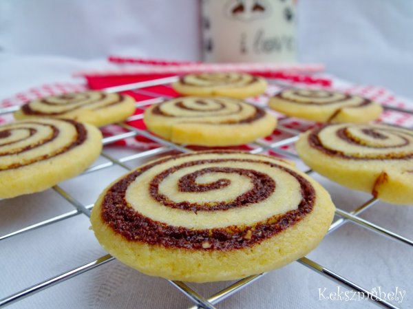 csigakekszek házi mogyorókrémmel